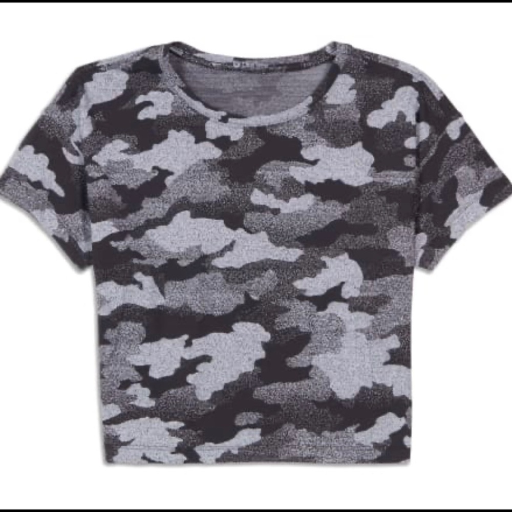 Lululemon camo slightly cropped tee